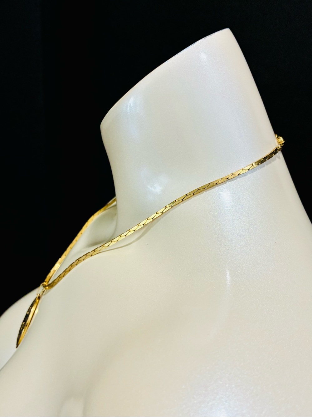VTG Damascene Gold-Tone Star Medallion Pendant Necklace - INCLUDES CHAIN LINK - Picture 5 of 15